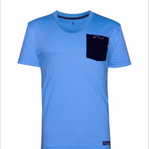 Camiseta azul com bolso preto
